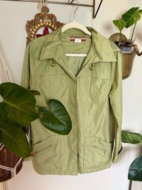 Tudor Court Light Green Women's Rain Jacket